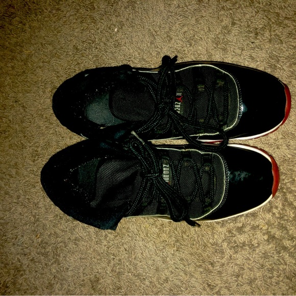 Jordan 11 real have lots of scuffs